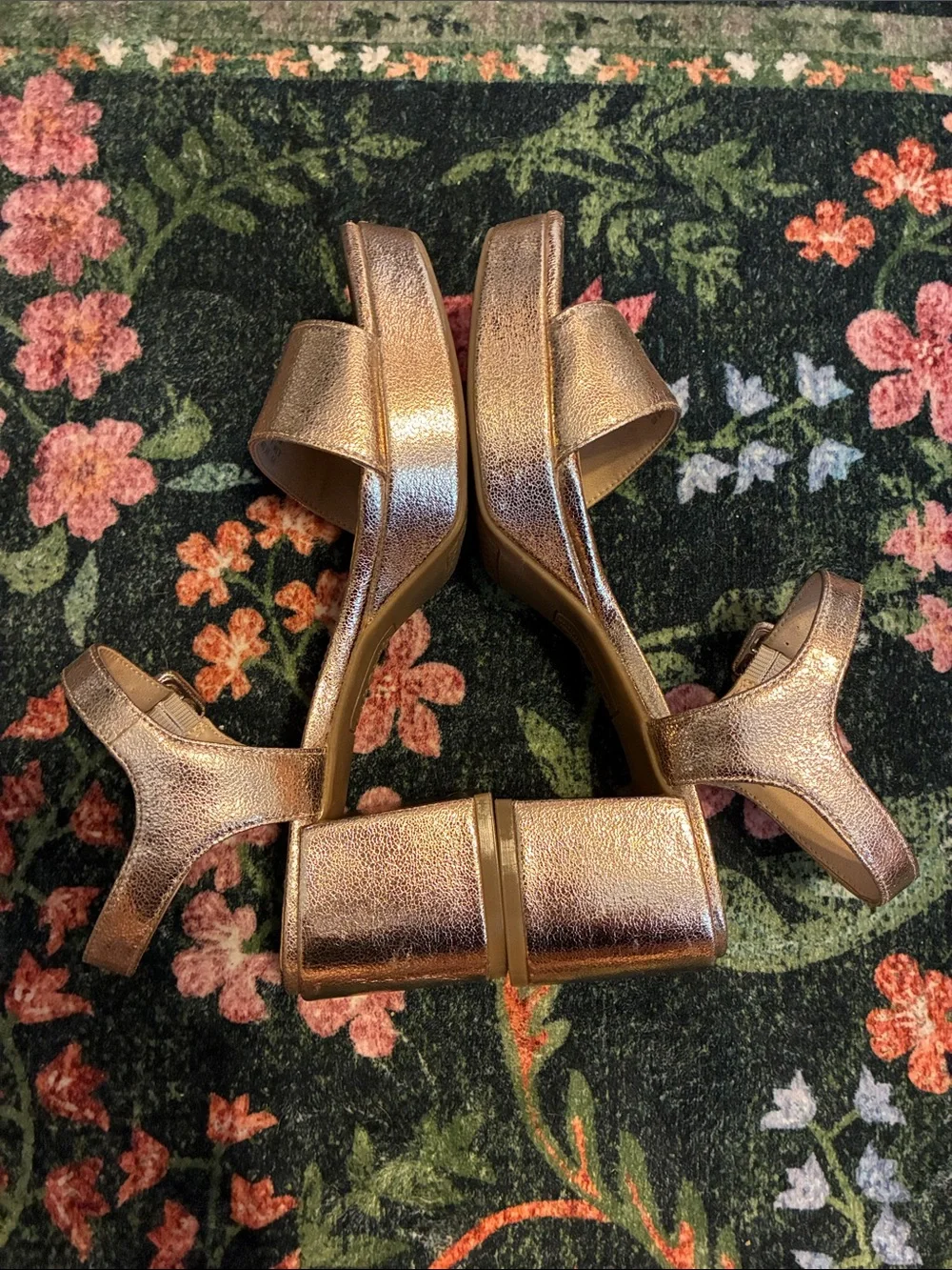 Life Stride Womens Metallic Gold Block Heel Sandals
